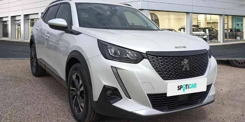 Usado Peugeot 2008 Allure 131 CV (96 kW) 2020 Blanco SUV