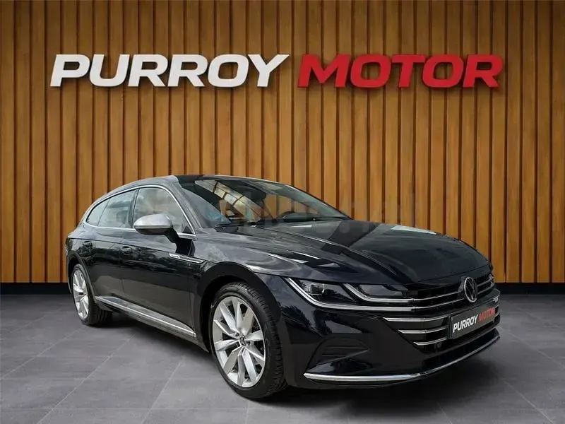 Usado VW Arteon Elegance 150 CV (110 kW) 2022 Gris / plata Familiar