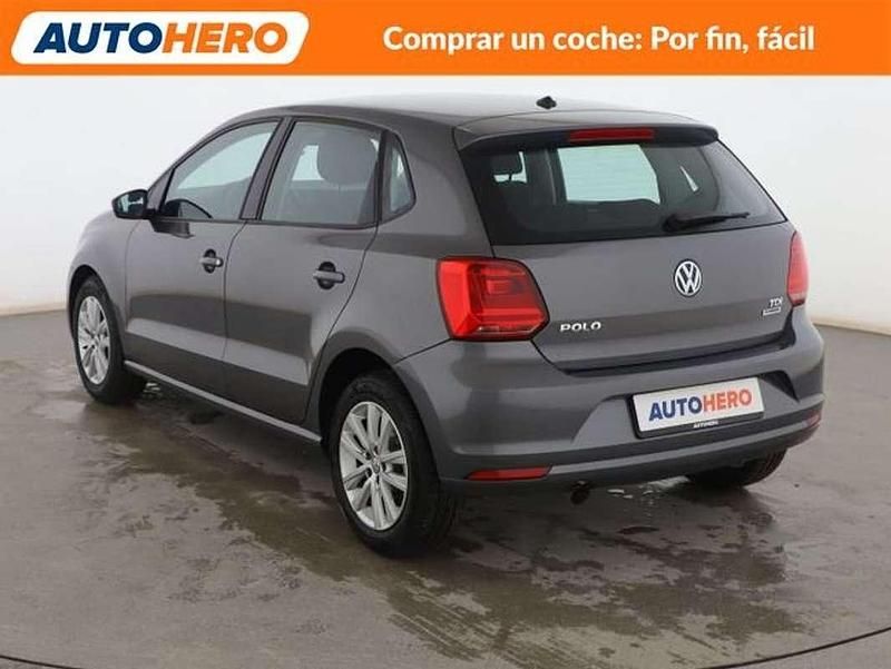 Usado VW Polo Advance 90 CV (66 kW) 2016 Gris Berlina