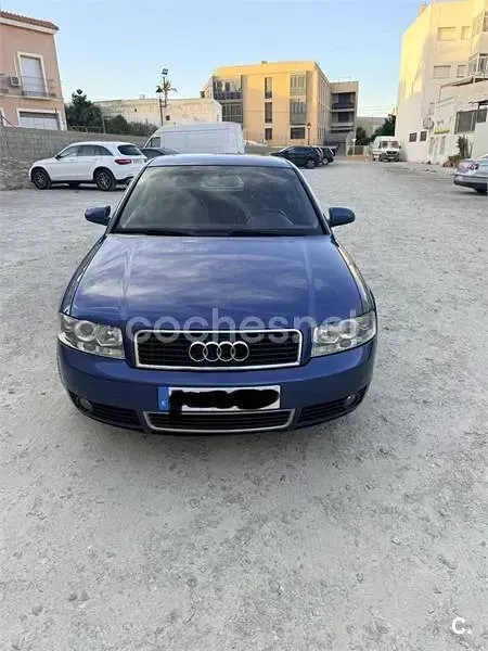 Usado Audi A4 130 CV (95 kW) 2004 Azul Berlina
