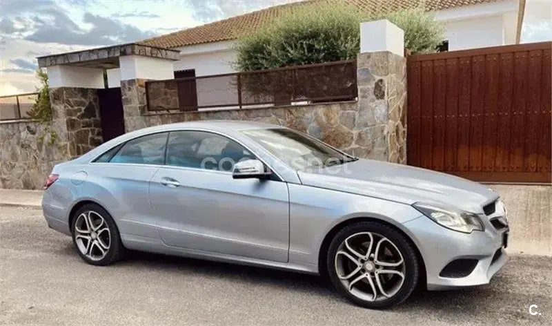 Usado Mercedes E220 Elegance 170 CV (125 kW) 2014 Gris / plata Coupe