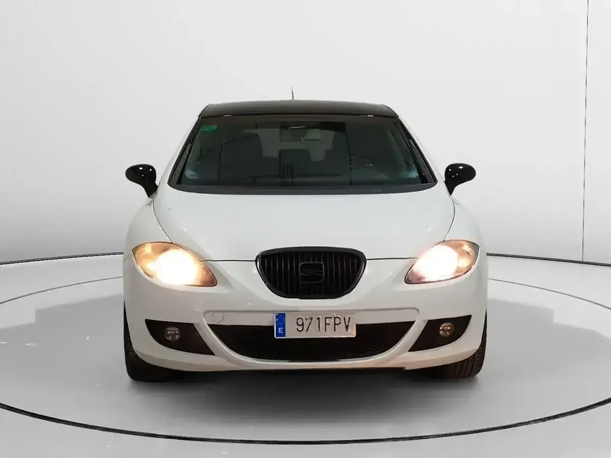 Używany Seat Leon Sport 103 KM (75 kW) 2007 Biały Sedan/Limuzyna