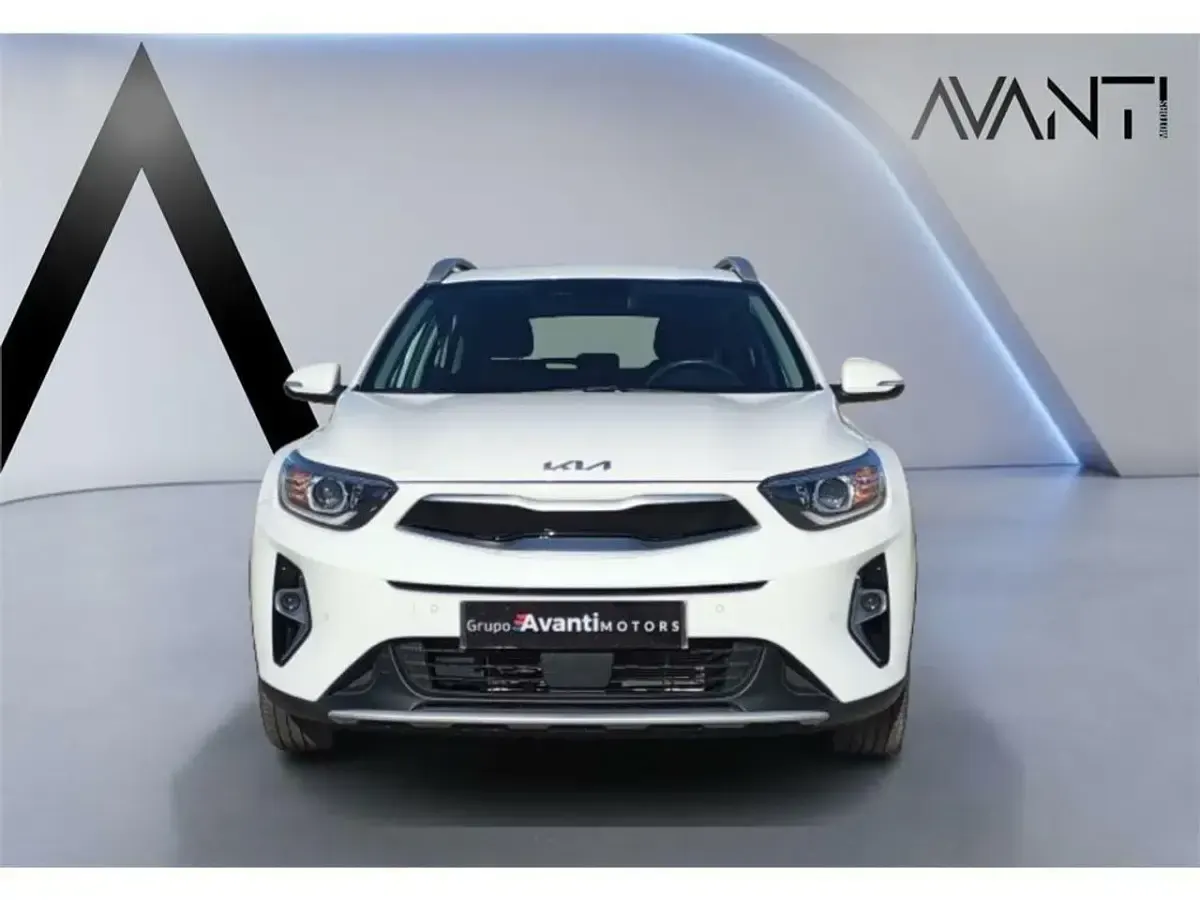 Usado Kia Stonic 84 CV (61 kW) 2023 Blanco SUV