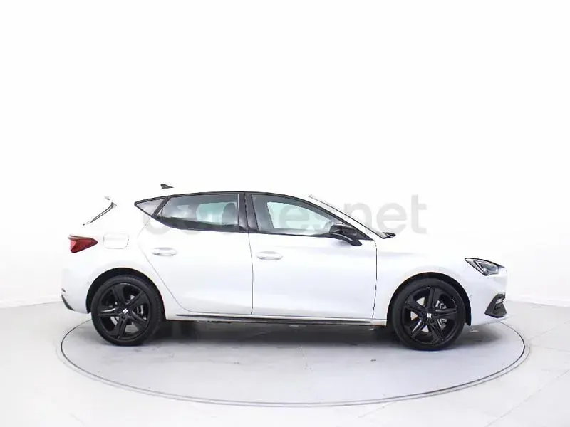 Usado Seat Leon FR 204 CV (150 kW) 2025 Blanco Berlina