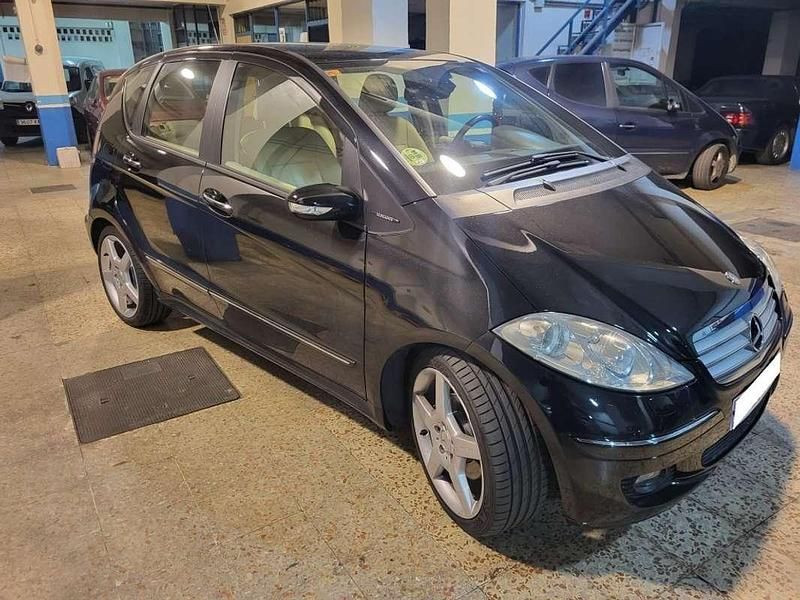Usado Mercedes A200 139 CV (102 kW) 2007 Negro Utilitario