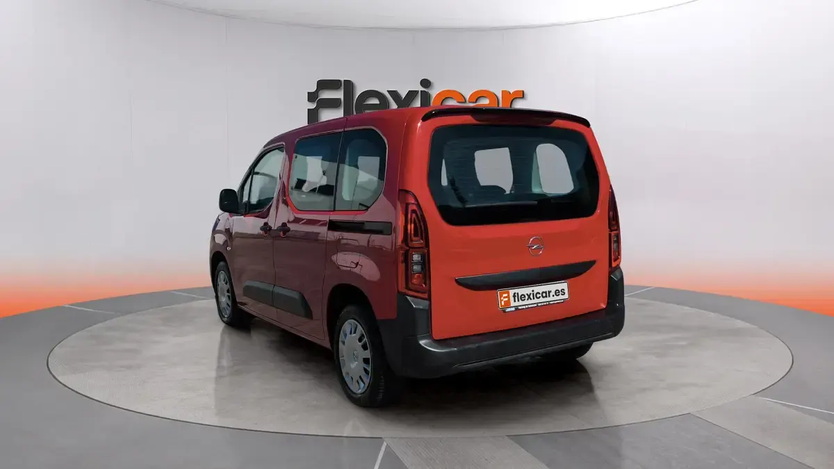 Usado Opel Combo Edition+ 131 CV (96 kW) 2021 Rojo Monovolumen