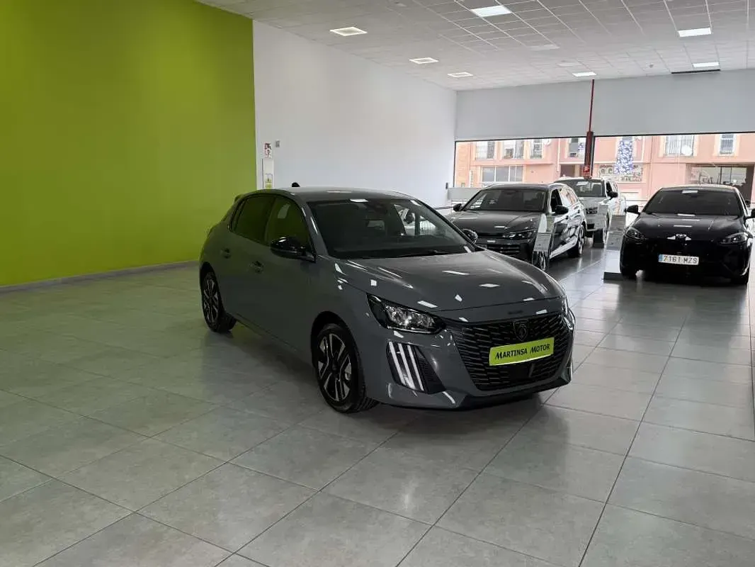 Usado Peugeot 208 Allure 110 CV (80 kW) 2025 Gris Utilitario