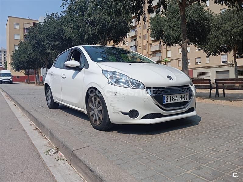 Blanco Usado 2013 Peugeot 208 Active Utilitario | 3000 € (Super precio) - Imagen 1/4