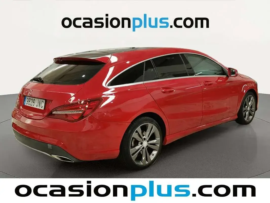 Usado Mercedes CLA200 Shooting Brake 136 CV (100 kW) 2017 Rojo Familiar