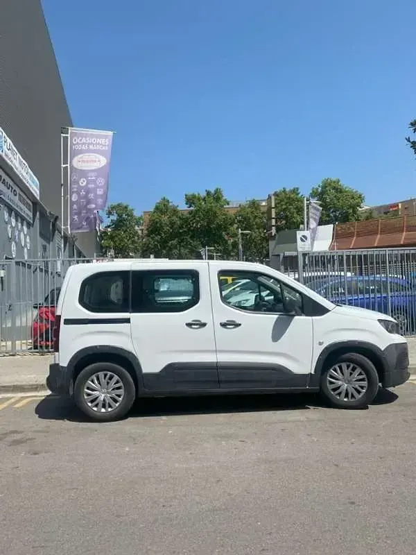 Usado Peugeot Rifter Access 102 CV (75 kW) 2020 Blanco Monovolumen