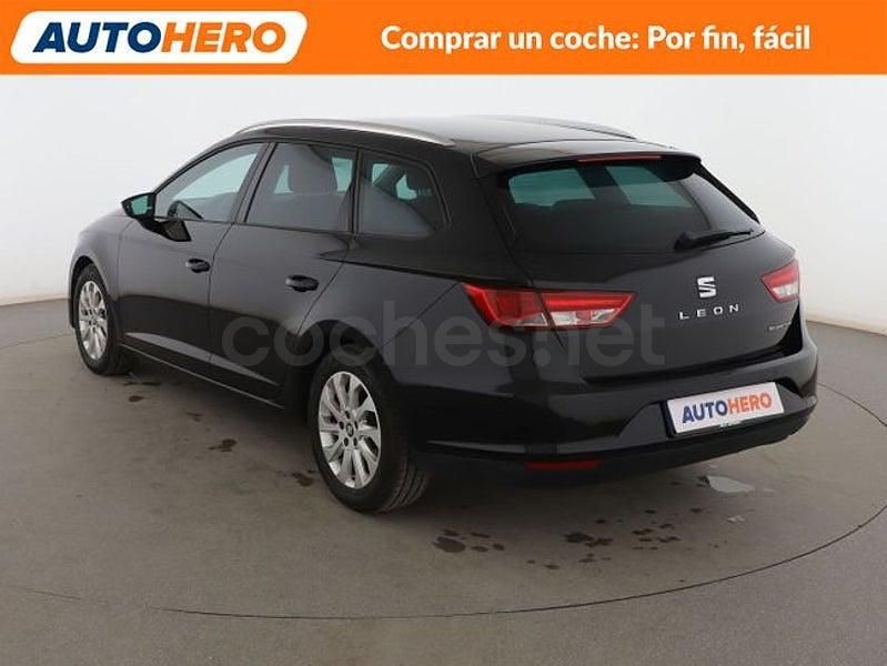 Usado Seat Leon Style 111 CV (81 kW) 2015 Negro Familiar