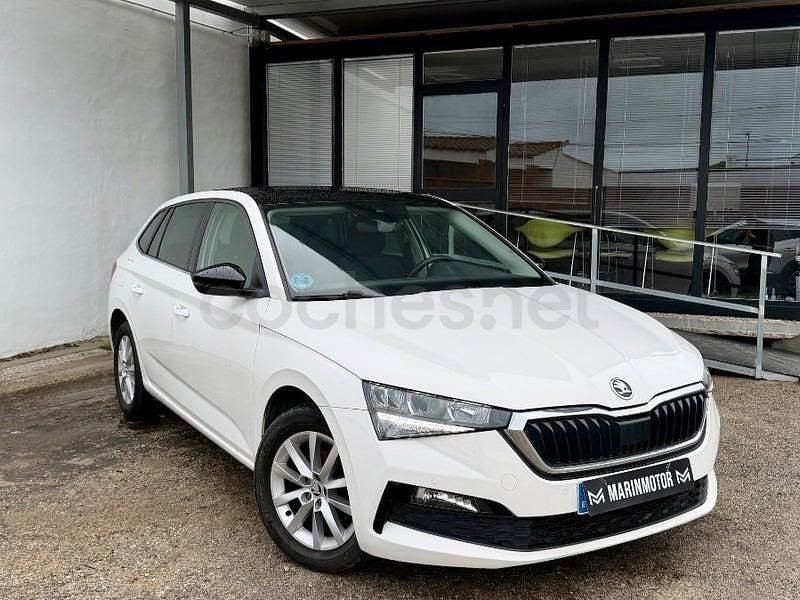Usado Skoda Scala Active 110 CV (80 kW) 2022 Blanco Utilitario