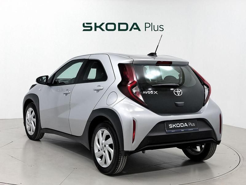 Usado Toyota Aygo X Play 72 CV (52 kW) 2024 Gris SUV