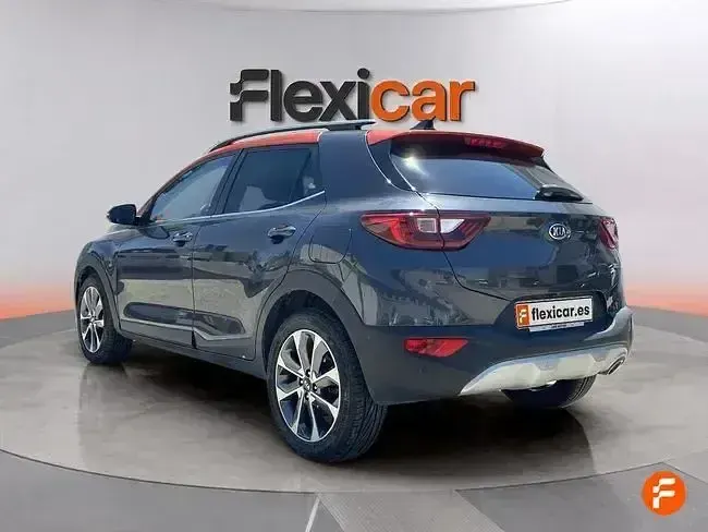 Usado Kia Stonic 120 CV (88 kW) 2018 Gris SUV