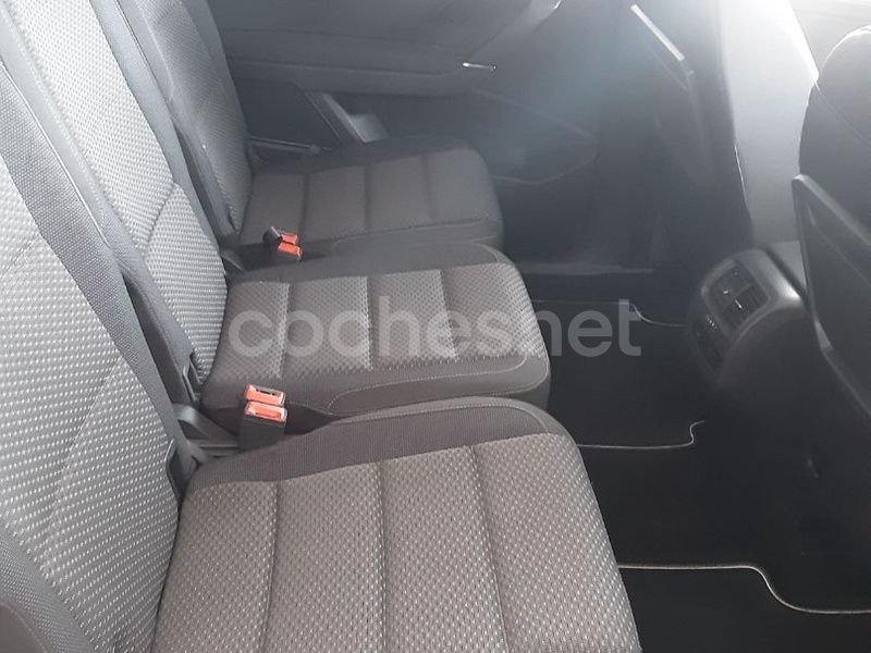 Usado VW Touran Advance 150 CV (110 kW) 2021 Gris / plata Monovolumen