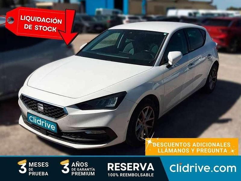 Usado Seat Leon Style 116 CV (85 kW) 2022 Blanco Familiar