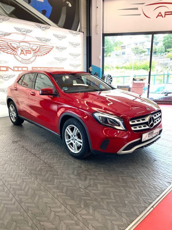Usado Mercedes GLA200 136 CV (100 kW) 2017 Rojo SUV