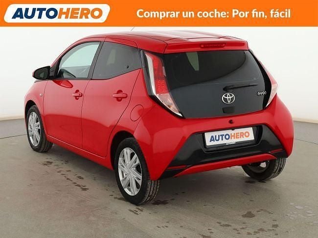 Usado Toyota Aygo X-play 72 CV (52 kW) 2018 Rojo Utilitario