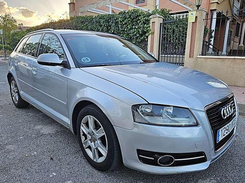 Gris Usado 2011 Audi A3 Ambition Berlina | 5800 € (Buen precio) - Imagen 1/4
