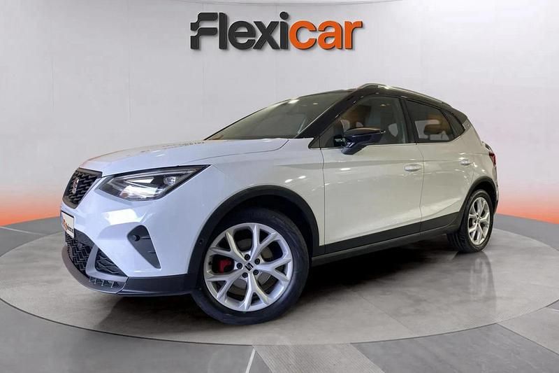 Usado Seat Arona FR 150 CV (110 kW) 2023 Blanco SUV