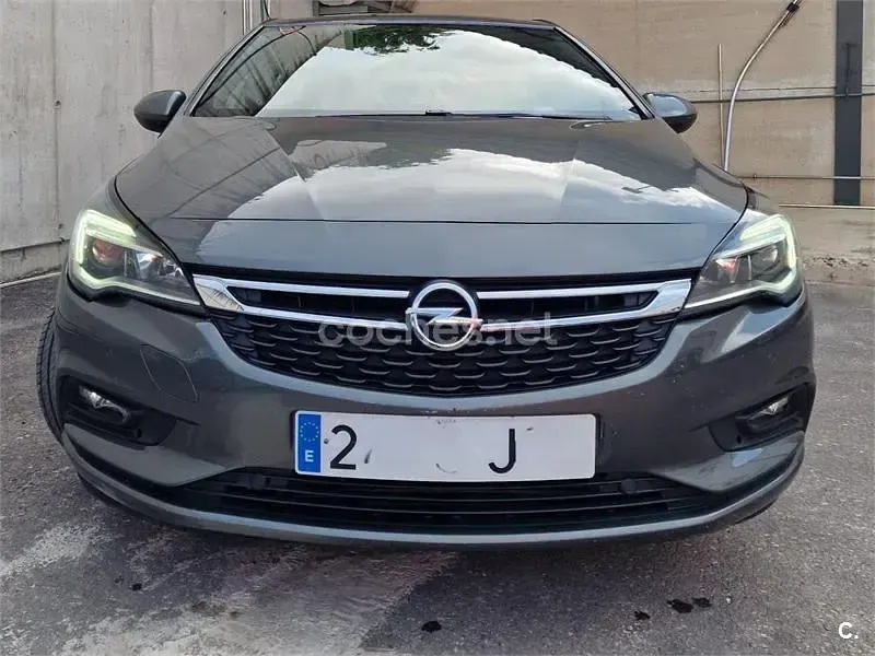 Usado Opel Astra Excellence 110 CV (80 kW) 2017 Gris / plata Berlina