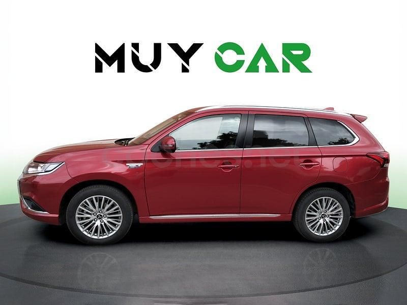 Usado Mitsubishi Outlander P-HEV 224 CV (164 kW) 2018 Rojo SUV