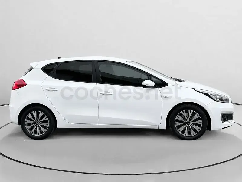 Usado Kia Ceed GT Plus 90 CV (66 kW) 2018 Blanco Berlina