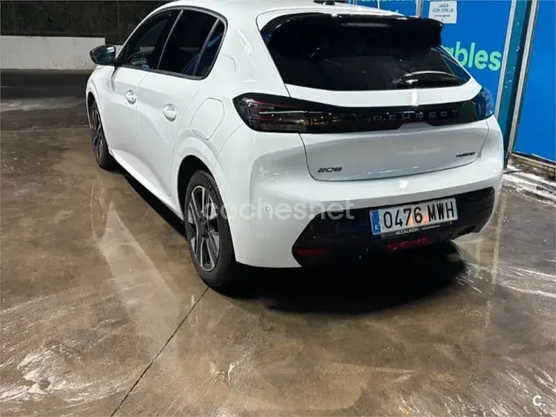 Usado Peugeot 208 Allure 100 CV (73 kW) 2024 Blanco Utilitario