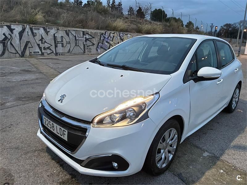 Usado Peugeot 208 Active 99 CV (72 kW) 2019 Blanco Utilitario