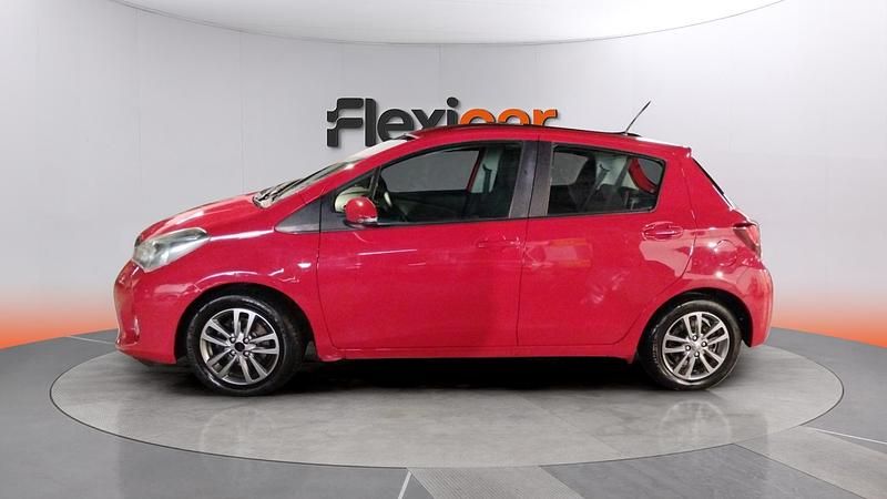Usado Toyota Yaris Active 69 CV (50 kW) 2017 Rojo Berlina
