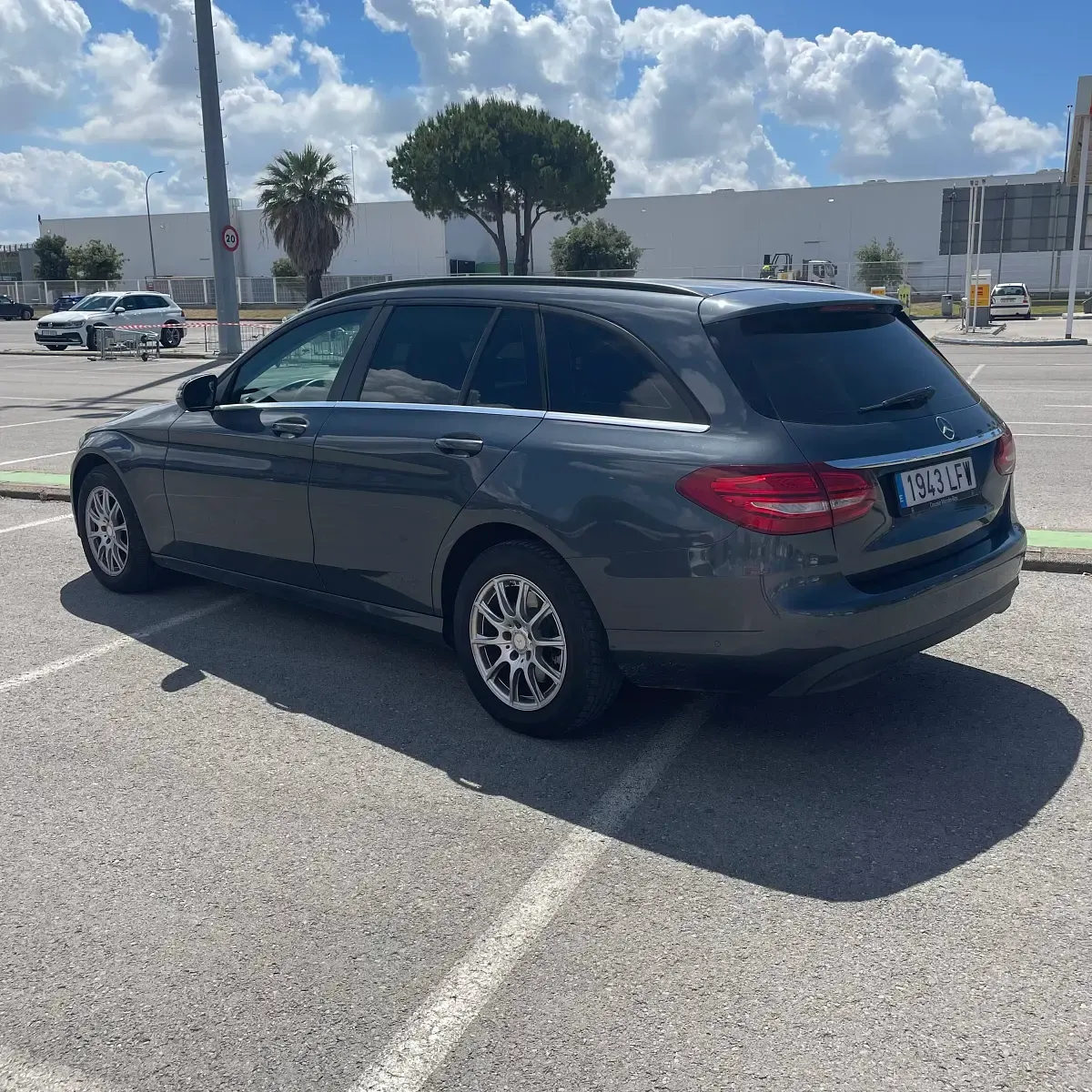 Usado Mercedes C220 170 CV (125 kW) 2016 Gris / plata Familiar