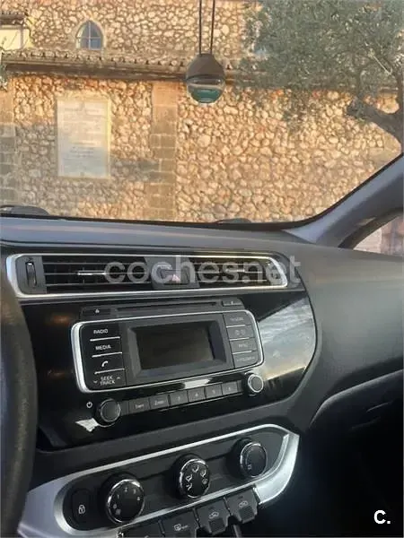 Usado Kia Rio 84 CV (61 kW) 2016 Negro Utilitario