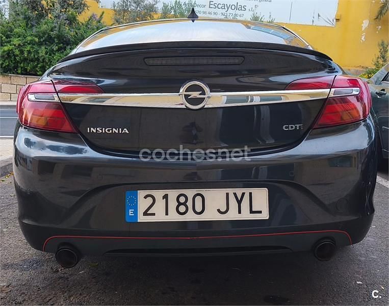 Usado Opel Insignia Selective 136 CV (100 kW) 2016 Negro Berlina