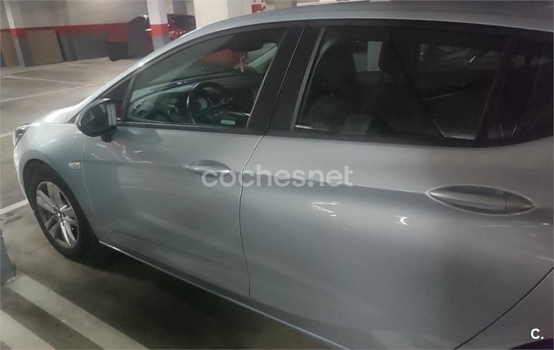 Gris / plata Usado 2016 Opel Astra Selective Berlina | 7000 € (Buen precio) - Imagen 1/4