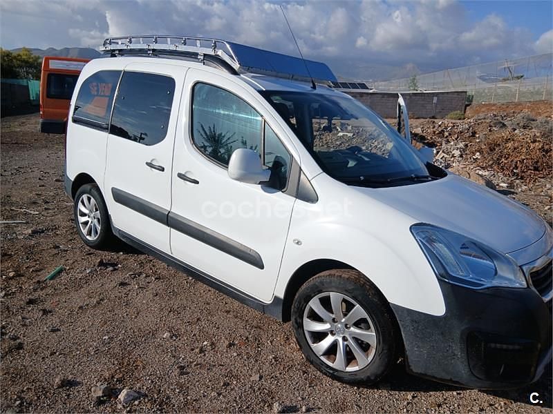 Usado Peugeot Partner Tepee Active 100 CV (73 kW) 2016 Blanco Monovolumen
