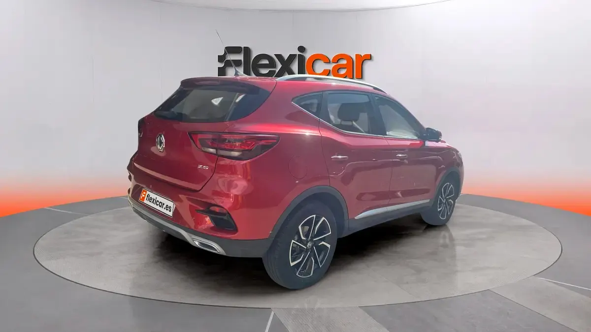 Usado MG ZS Luxury 111 CV (81 kW) 2023 Rojo SUV