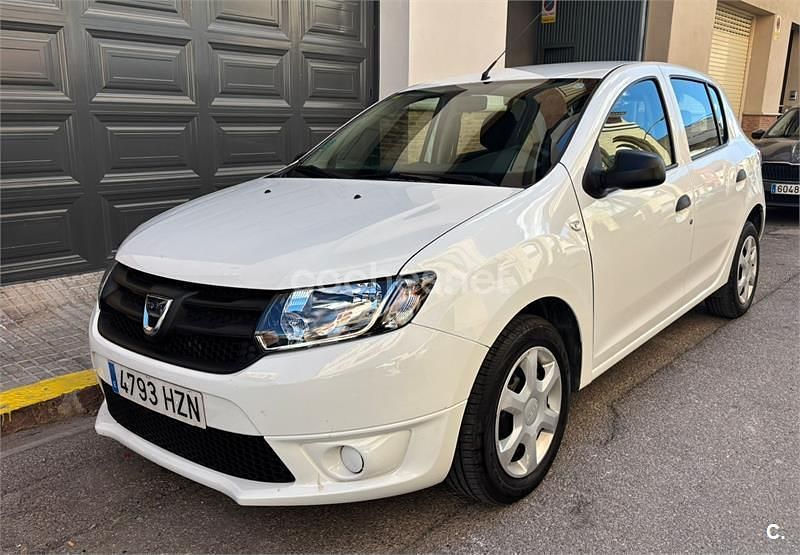 Usado Dacia Sandero Lauréate 75 CV (55 kW) 2014 Blanco Berlina