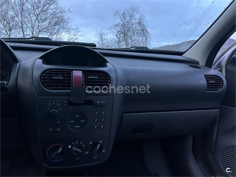 Usado Opel Corsa Comfort 75 CV (55 kW) 2001 Gris / plata Berlina