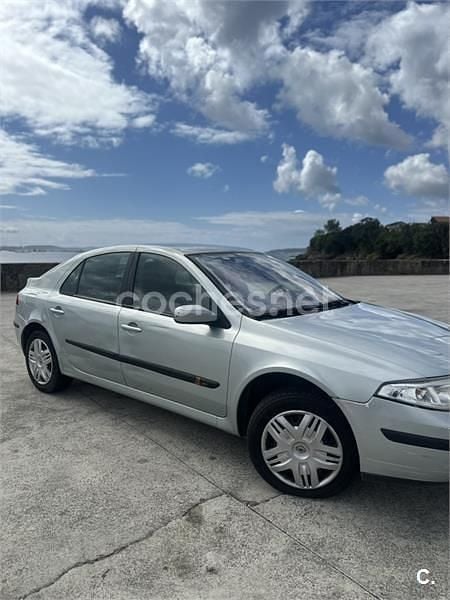 Usado Renault Laguna II Expression 100 CV (73 kW) 2003 Gris / plata Berlina