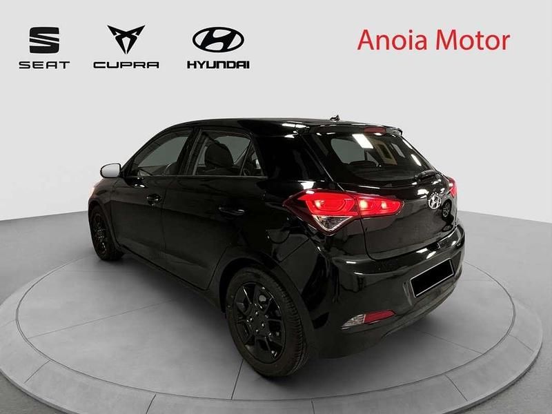 Begagnad Hyundai i20 84 HK (61 kW) 2015 Svart Halvkombi