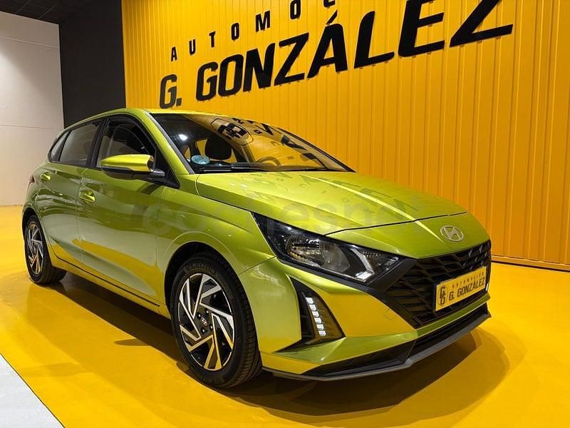 Usado Hyundai i20 84 CV (61 kW) 2023 Verde Utilitario