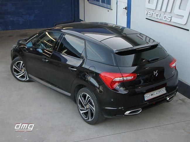 Usado DS Automobiles DS5 Prestige 181 CV (133 kW) 2017 Negro Utilitario