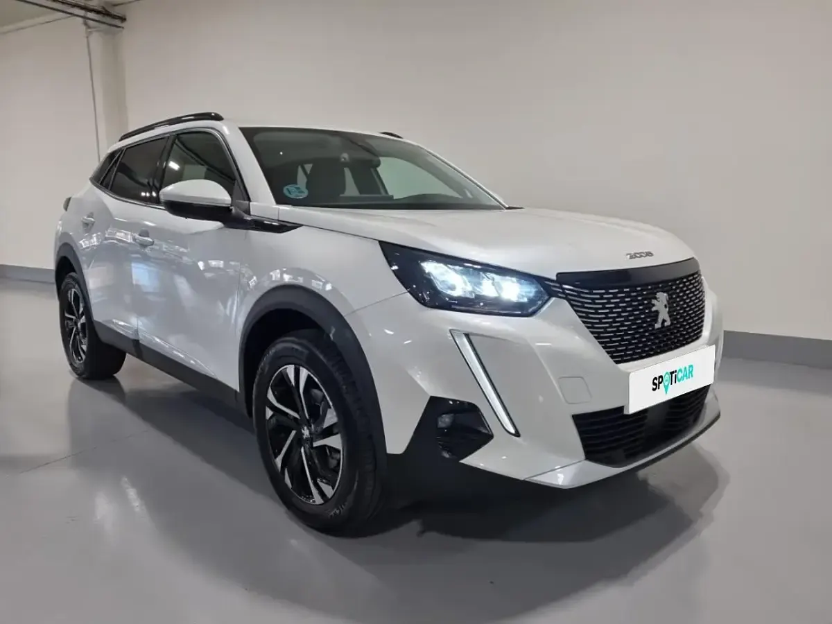 Usado Peugeot 2008 Allure 130 CV (95 kW) 2020 Blanco SUV