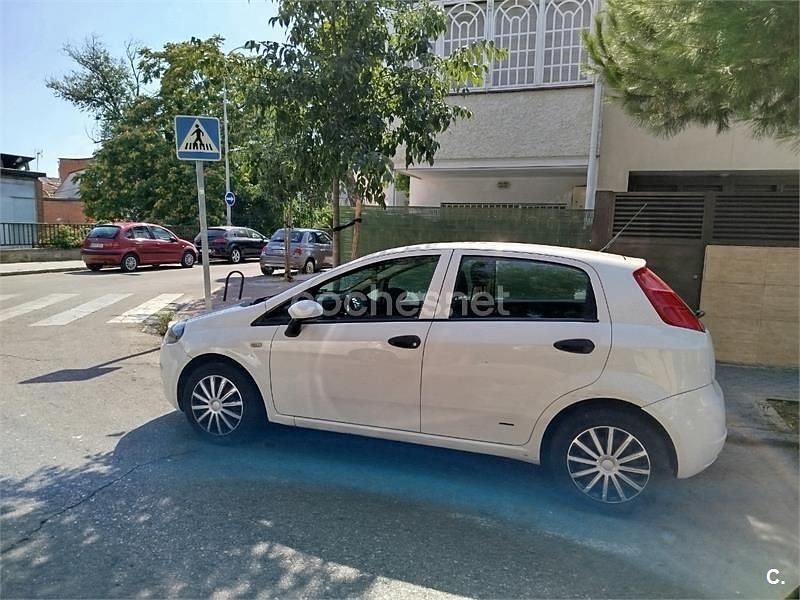 Blanco Usado 2008 Fiat Grande Punto Active Utilitario | 2700 € (Precio justo) - Imagen 1/4
