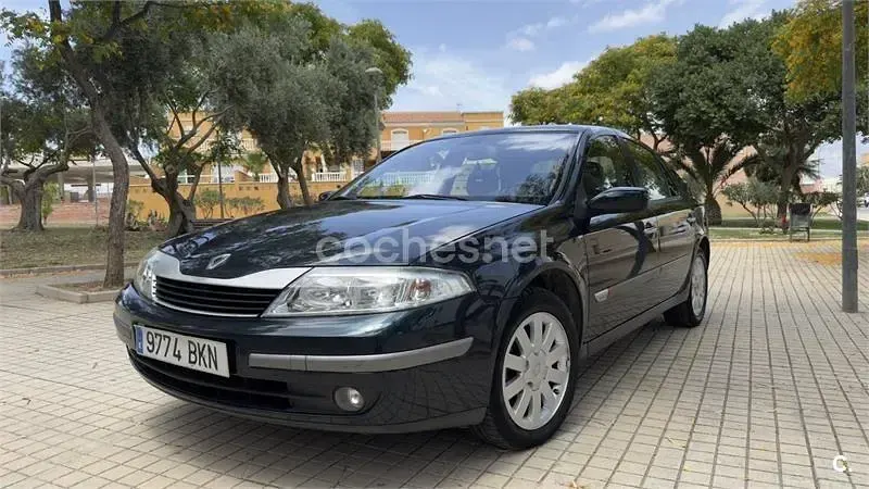 Usado Renault Laguna II Dynamique 120 CV (88 kW) 2001 Verde Berlina