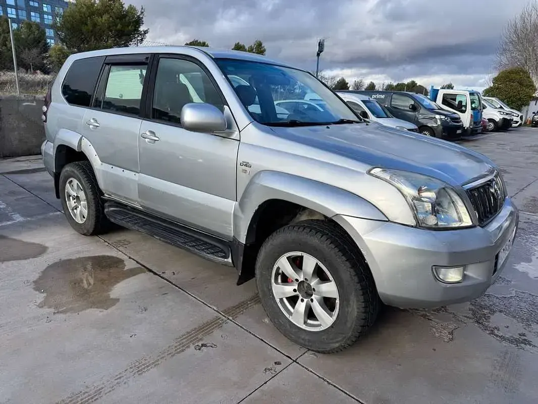 Usado Toyota Land Cruiser 166 CV (122 kW) 2008 Gris SUV