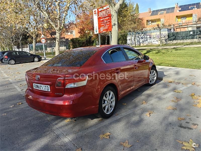 Usado Toyota Avensis Multidrive S 147 CV (108 kW) 2010 Granate Berlina