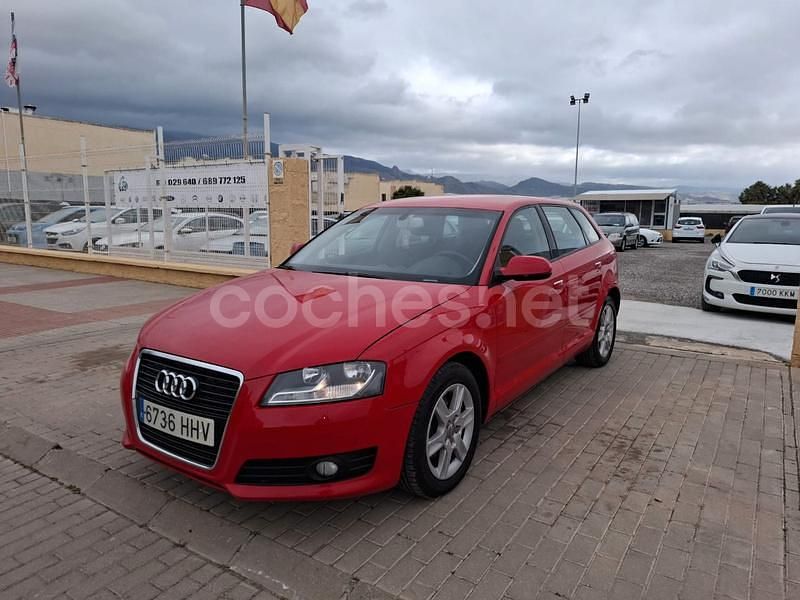 Rojo Usado 2012 Audi A3 Ambiente Berlina | 7999 € (Super precio) - Imagen 1/4