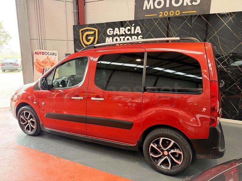 Usado Peugeot Partner Tepee Outdoor 112 CV (82 kW) 2011 Granate Monovolumen