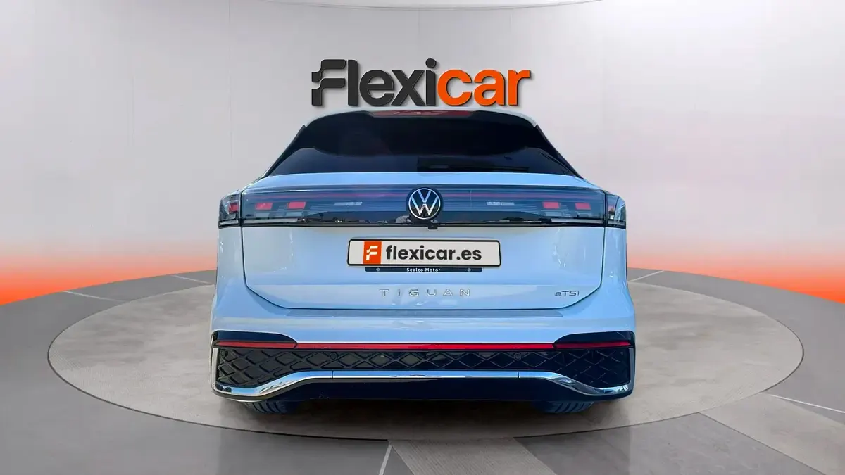 Usado VW Tiguan R-line 150 CV (110 kW) 2024 Blanco SUV